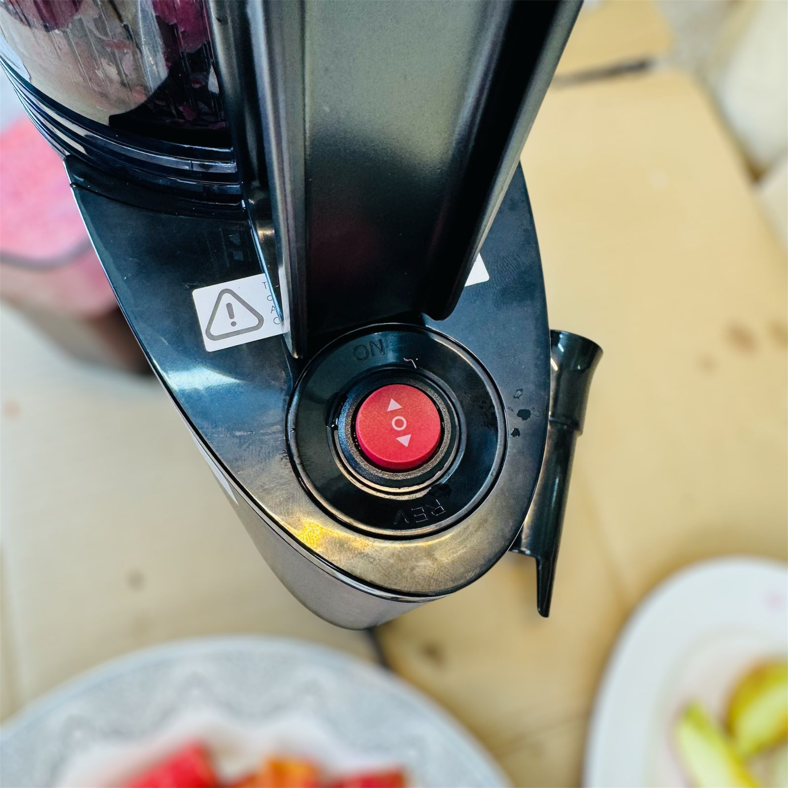 CANOLY UK COLD PRESS JUICER  JE-75B (SLOW JUICER)