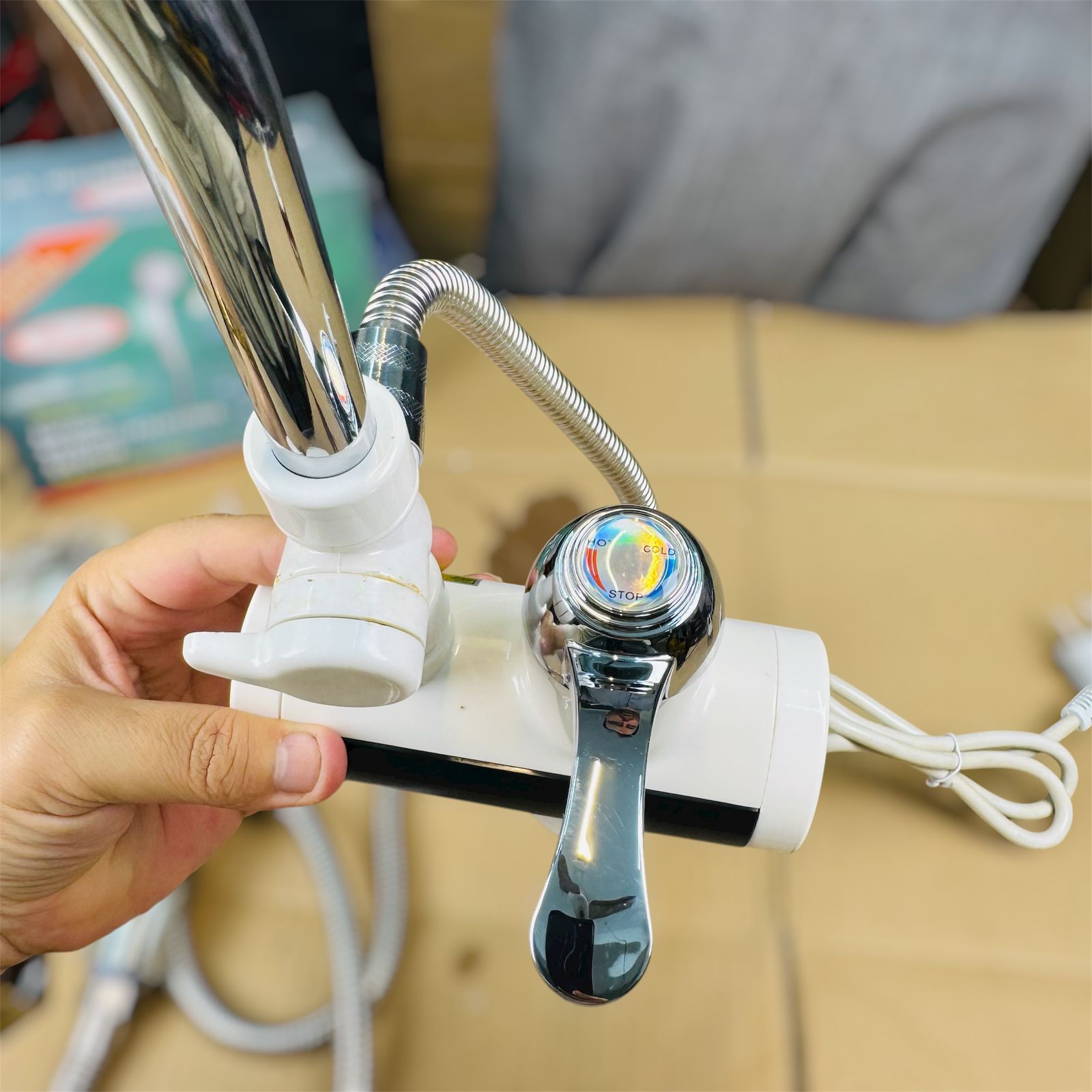 Lot 2 in 1 electric shower & faucet