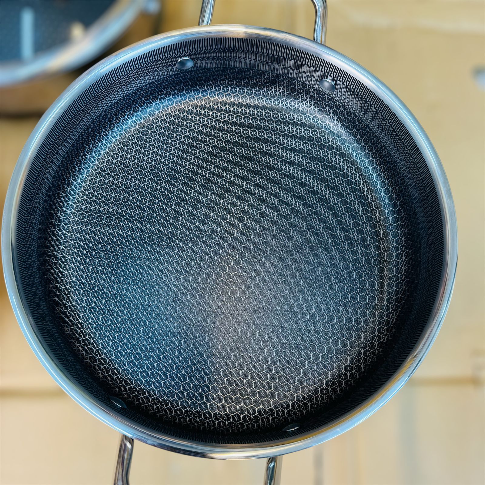 honeycomb lesser coating  shallow casserole set