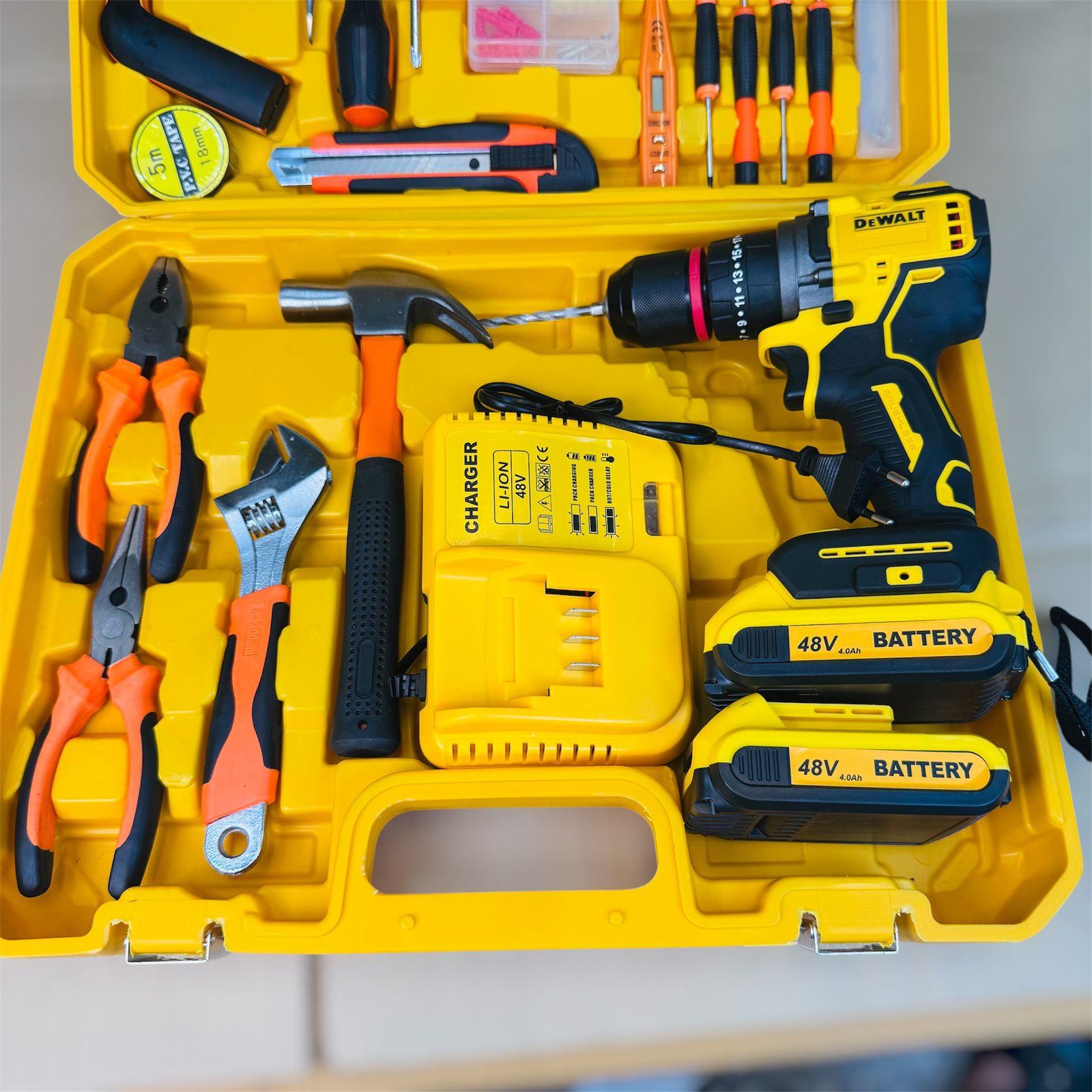 DEWALT 117 brushless drill mechine set